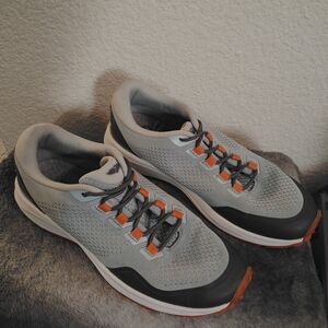 Stylish Athletic Shoes in Gray and Orange